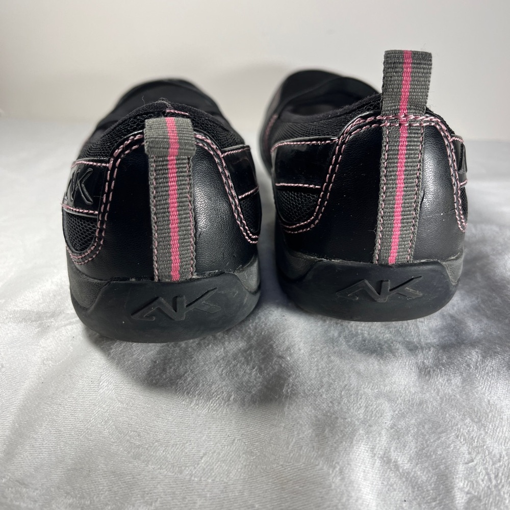 Anne Klein Sport Black Flats with Elastic Strap 8-1/2M - Picture 6 of 6